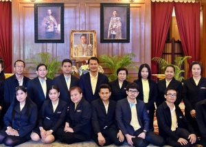 ร่วมลงนามถวายพระพร พระบาทสมเด็จพระเจ้าอยู่หัว ณ ศาลาสหทัยสมาคม